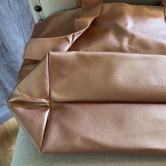 Saks Fifth Avenue PVC Metallic Rose Gold Tote Bag - Picture 8 of 12